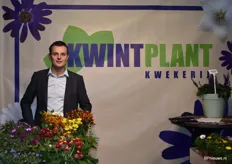 Edwin Duijvenstijn van Kwint Plant Kwekerijen bij zijn exclusieve soort de Calceolaria.